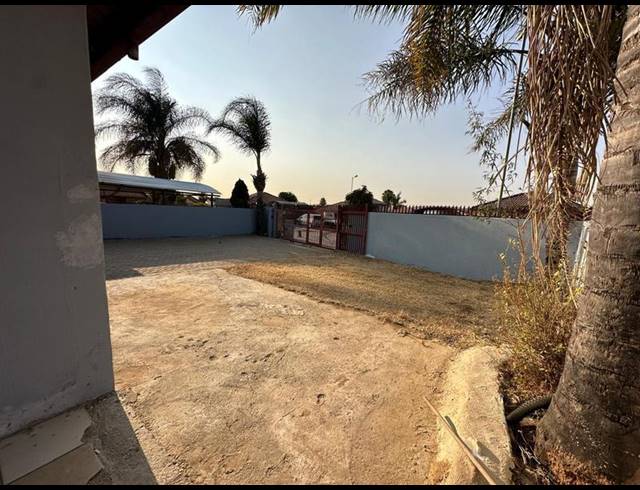 3 BEDROOM HOUSE FOR SALE IN LOTUS GARDENS